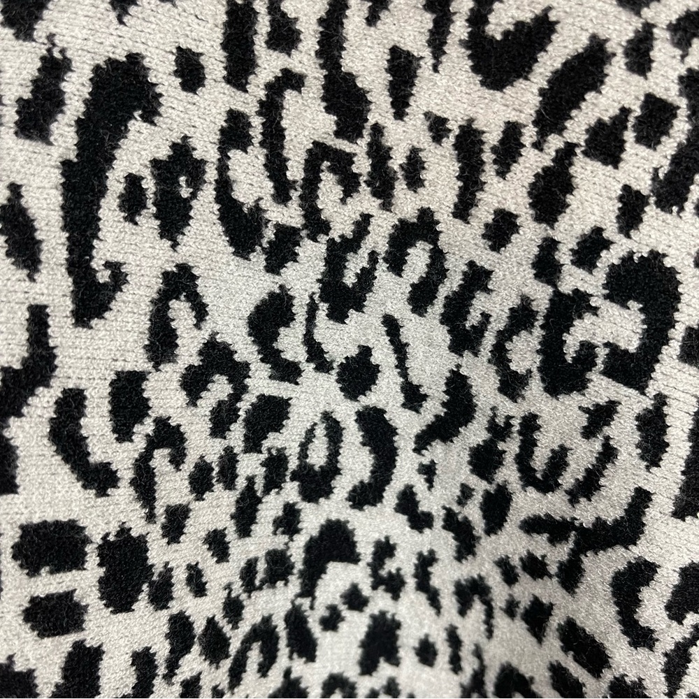 Cozy Leopard Print V-Neck Sweater L Rainbow Trim Dolman Sleeve Gray Black - Picture 3 of 10